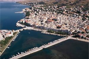 Charter-Kroatien-Sukosan: Die Insel Pag ist vor allem f�r ihren Schafsk�se ber�hmt
