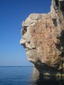 Charter-Kroatien-Sukosan: Die steilen Felsw�nde sind ein typischer Anblick