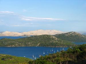 Charter-Kroatien-Sukosan: Bucht auf der Insel Dugi Otok