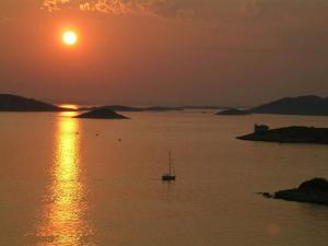 Charter-Kroatien-Sukosan: Sonnentergang in den Kornaten